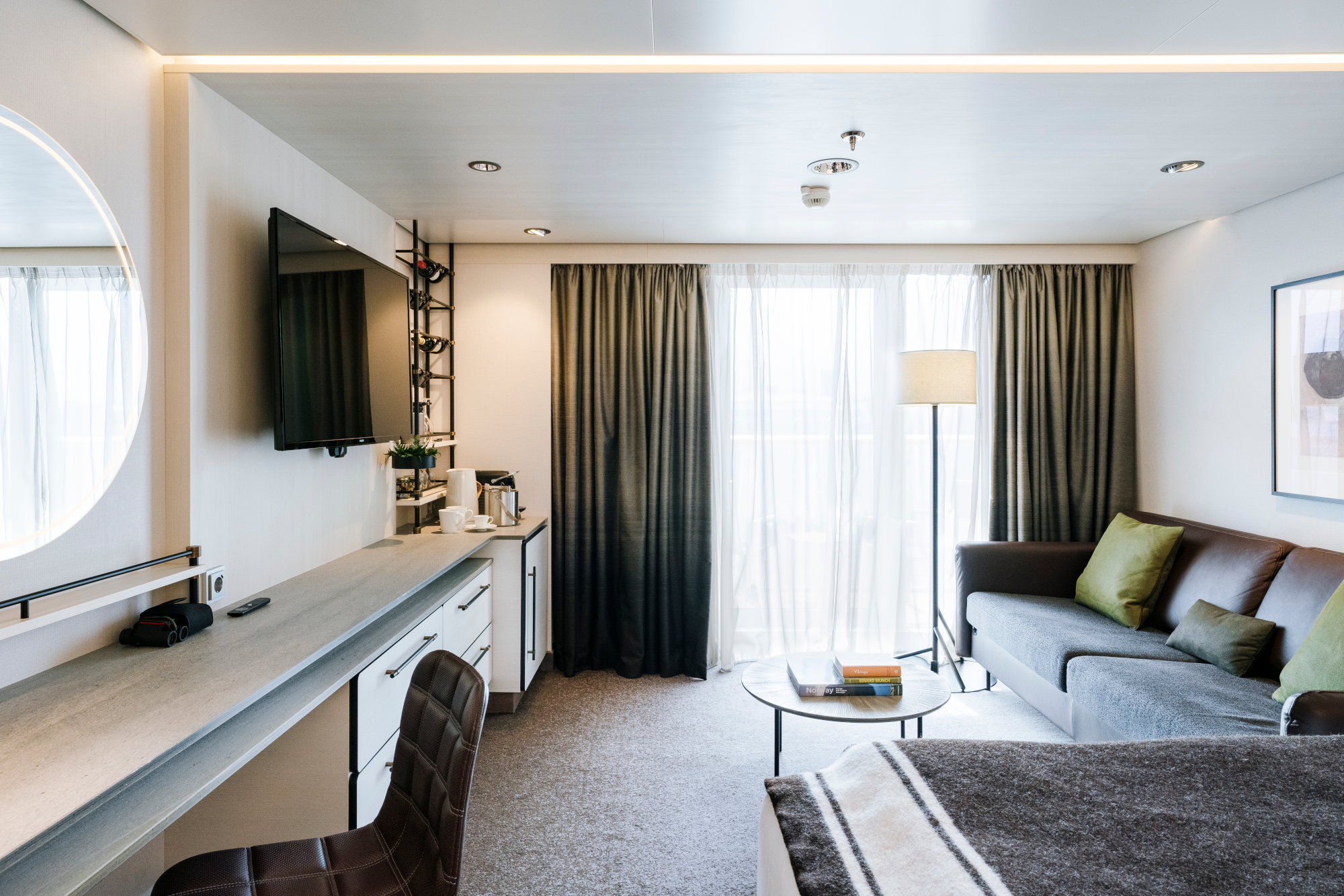 MyCruise Hurtigruten MS-Roald-Amundsen Kahytter Suite ME2